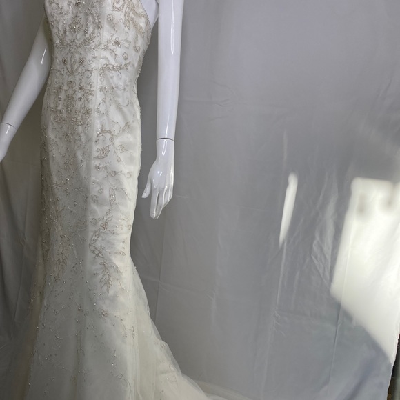 New WEDDING DRESS - Picture 16 of 16